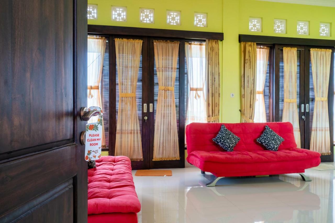 Oyo 922 Pp Dream Guest House Ловина Экстерьер фото
